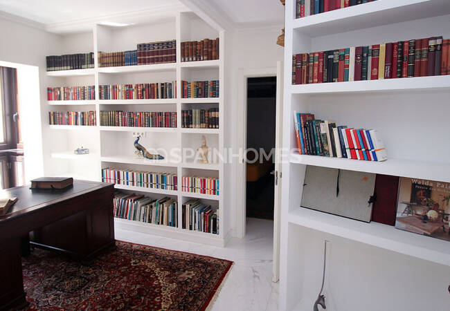 Unique Building Near the Important Points in Málaga 11