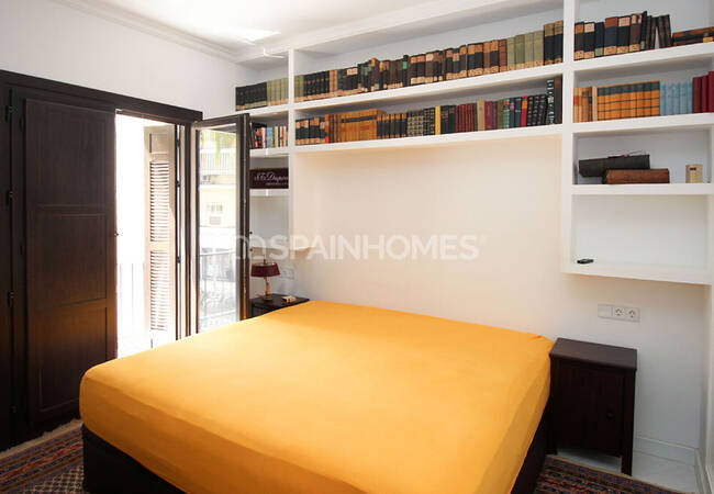 Unique Building Near the Important Points in Málaga 12