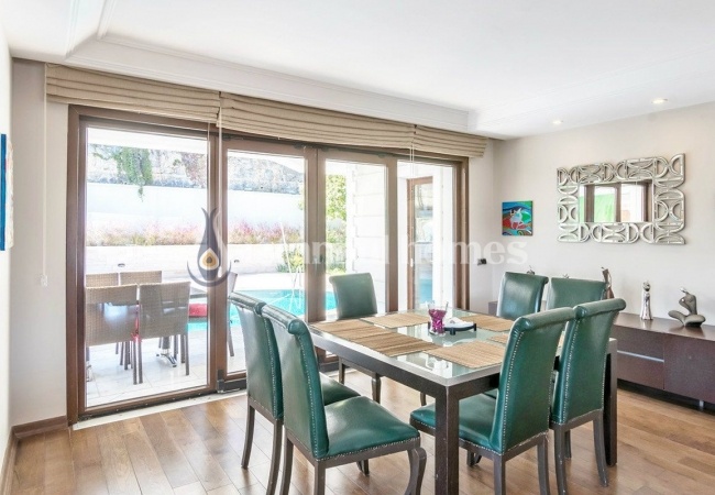 Bosphorus View Villa Near to the Coastline in Istanbul 11