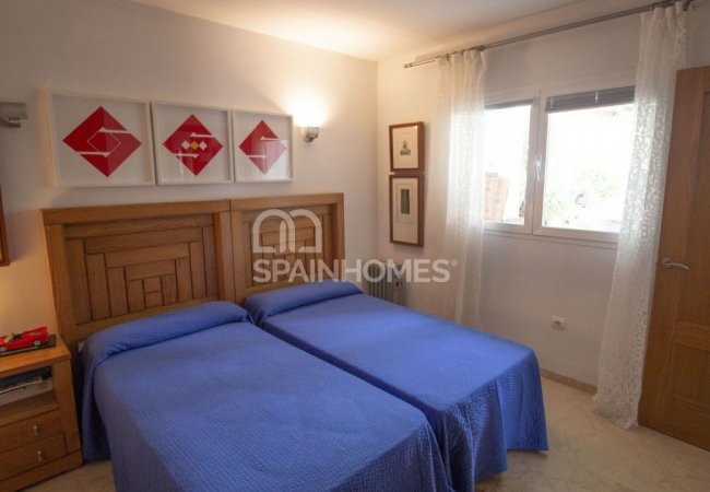Benalmádena'da Özel Yüzme Havuzlu ve Bahçeli Mobilyalı Villa 26