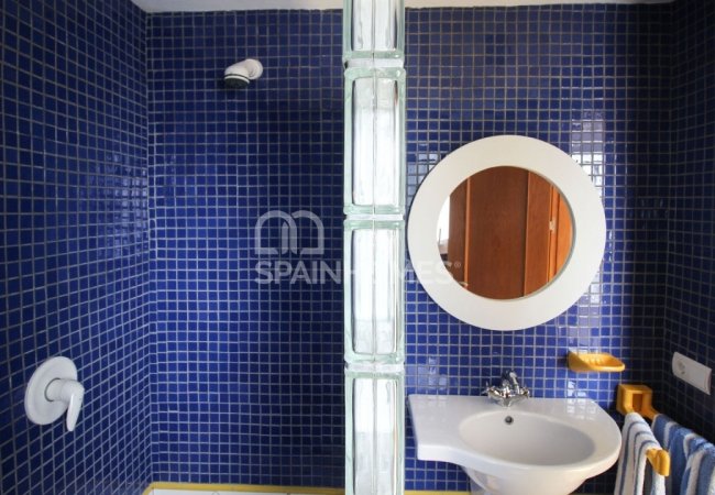 Benalmádena'da Özel Yüzme Havuzlu ve Bahçeli Mobilyalı Villa 33