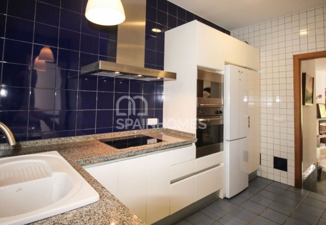 Benalmádena'da Özel Yüzme Havuzlu ve Bahçeli Mobilyalı Villa 21