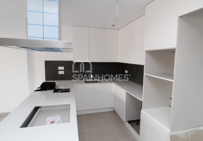 Ready-to-move-in Duplex House Within Walking Distance to the Beach 3