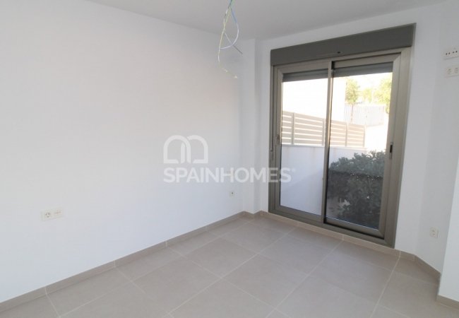 Ready-to-move-in Duplex House Within Walking Distance to the Beach 12