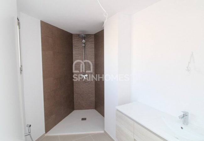 Ready-to-move-in Duplex House Within Walking Distance to the Beach 13