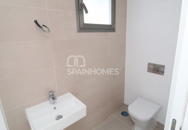 Ready-to-move-in Duplex House Within Walking Distance to the Beach 14