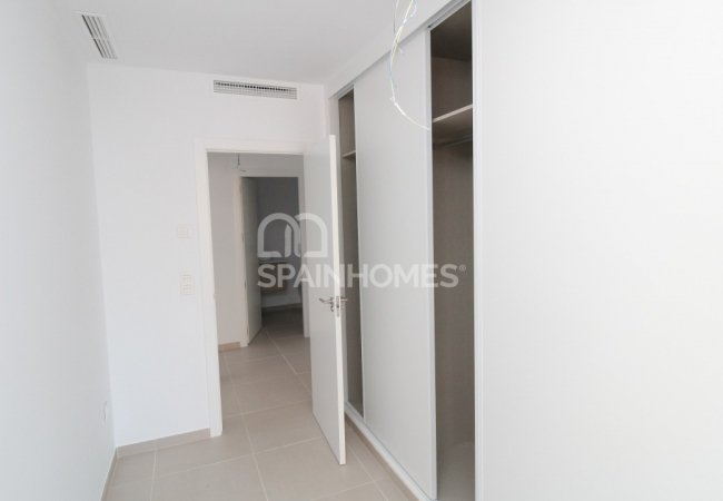 Ready-to-move-in Duplex House Within Walking Distance to the Beach 15