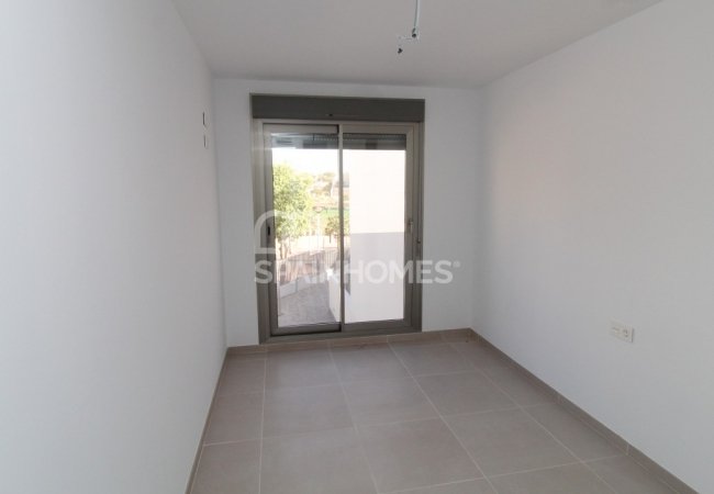 Ready-to-move-in Duplex House Within Walking Distance to the Beach 18