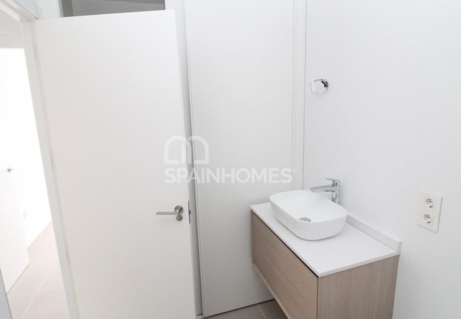 Ready-to-move-in Duplex House Within Walking Distance to the Beach 21