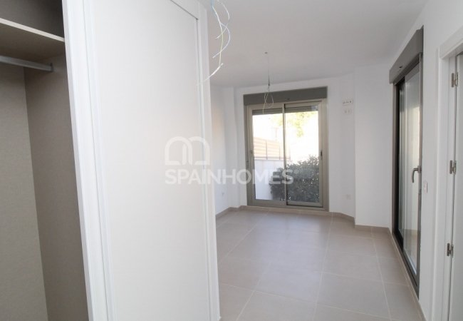 Ready-to-move-in Duplex House Within Walking Distance to the Beach 4