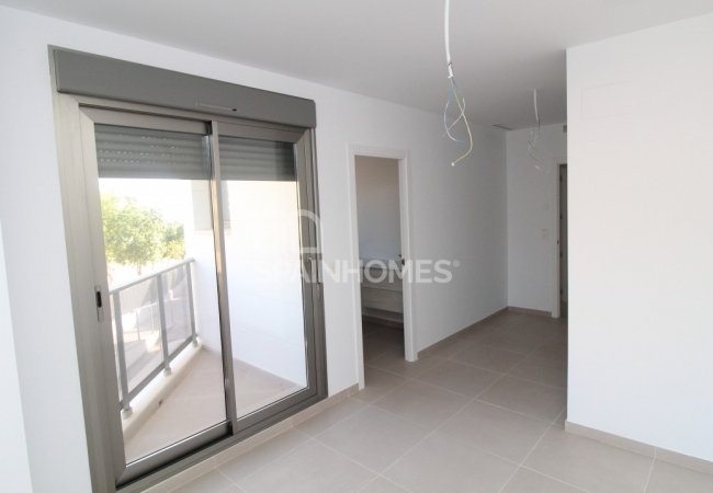 Ready-to-move-in Duplex House Within Walking Distance to the Beach 5