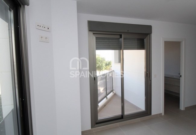 Ready-to-move-in Duplex House Within Walking Distance to the Beach 6