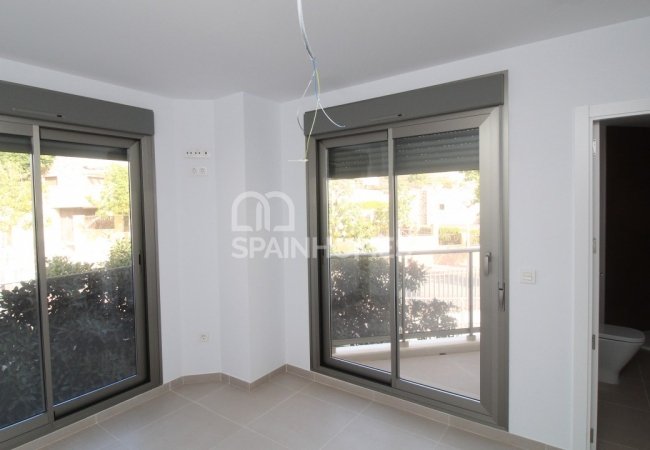 Ready-to-move-in Duplex House Within Walking Distance to the Beach 7