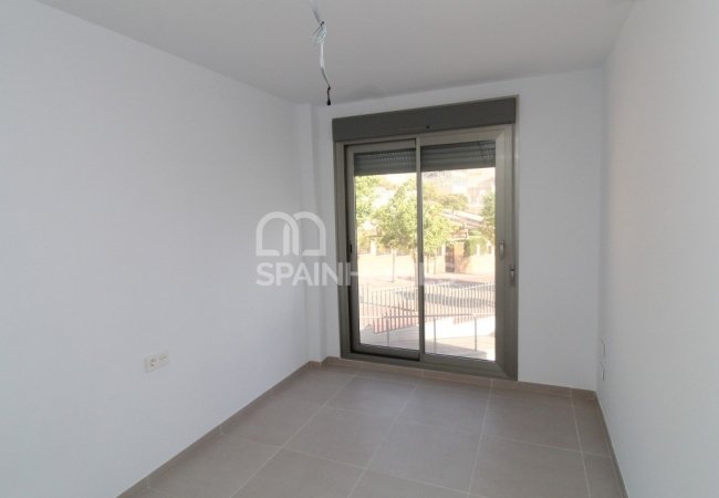 Ready-to-move-in Duplex House Within Walking Distance to the Beach 10