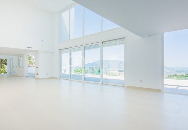 منزل منفصل في ماربيا يطل على البحر والجبل 8