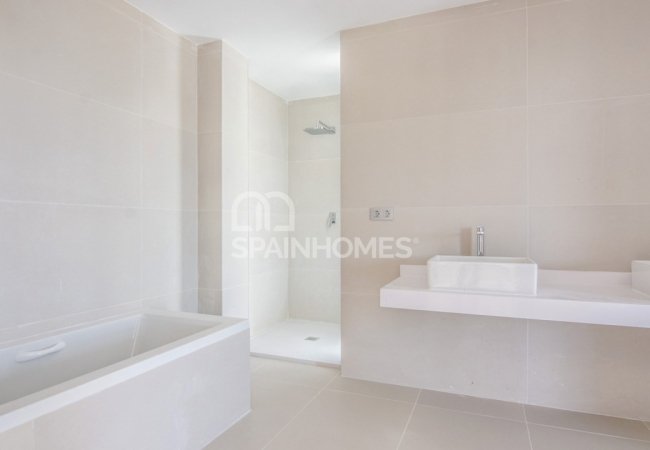 منزل منفصل في ماربيا يطل على البحر والجبل 11