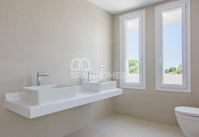 منزل منفصل في ماربيا يطل على البحر والجبل 15