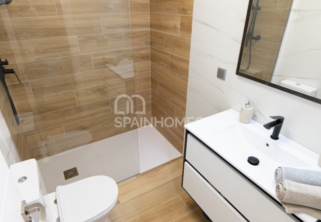 Contemporary Villas 30 Minutes From the Mediterranean Sea in Cox 15