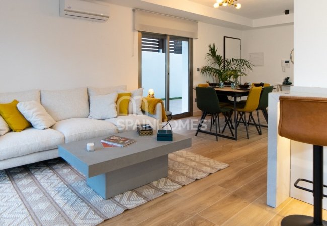 Contemporary Villas 30 Minutes From the Mediterranean Sea in Cox 18