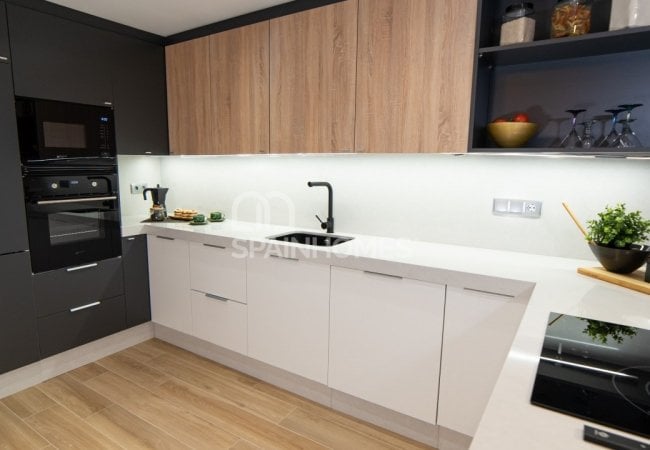 Contemporary Villas 30 Minutes From the Mediterranean Sea in Cox 21