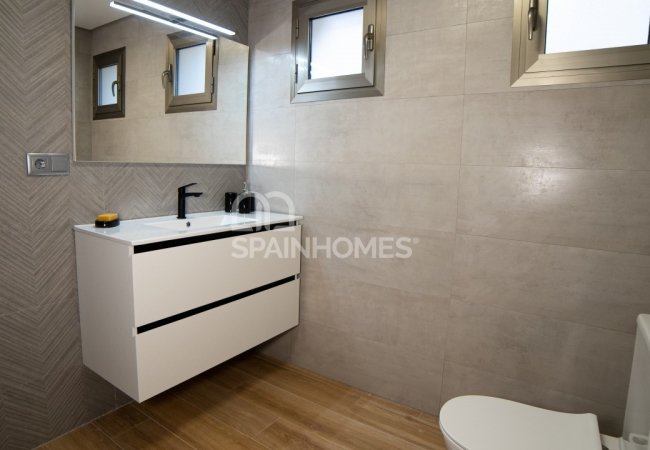 Contemporary Villas 30 Minutes From the Mediterranean Sea in Cox 12