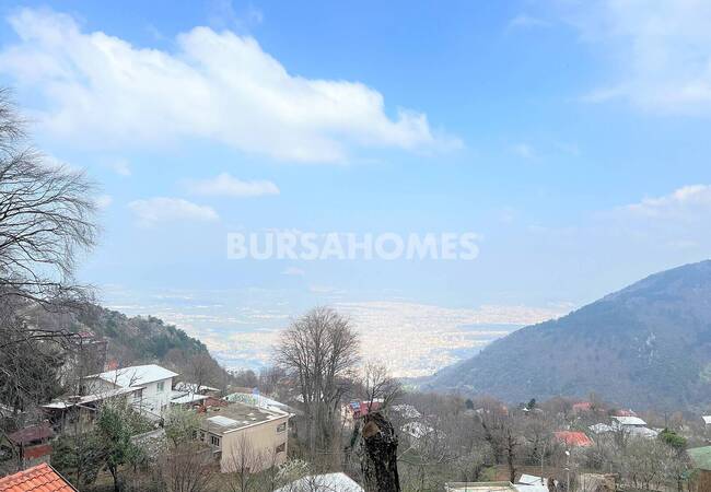 Townhouse with City and Nature Views in Bursa Yildirim