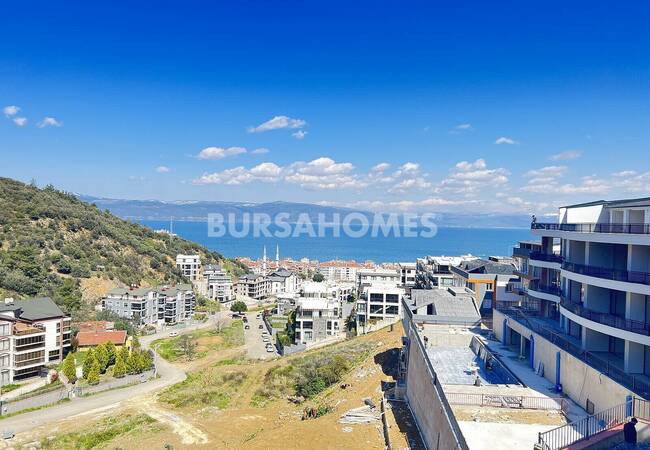 Apartments in a Complex with Pool and Security in Bursa Mudanya