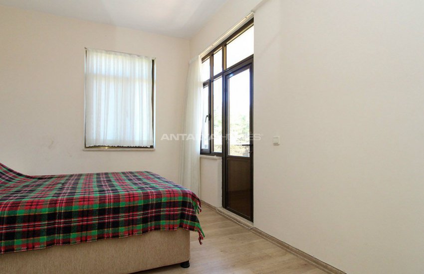 Antalya Kepez’de Doğayla İç İçe Satılık Yenilenmiş Villa 21