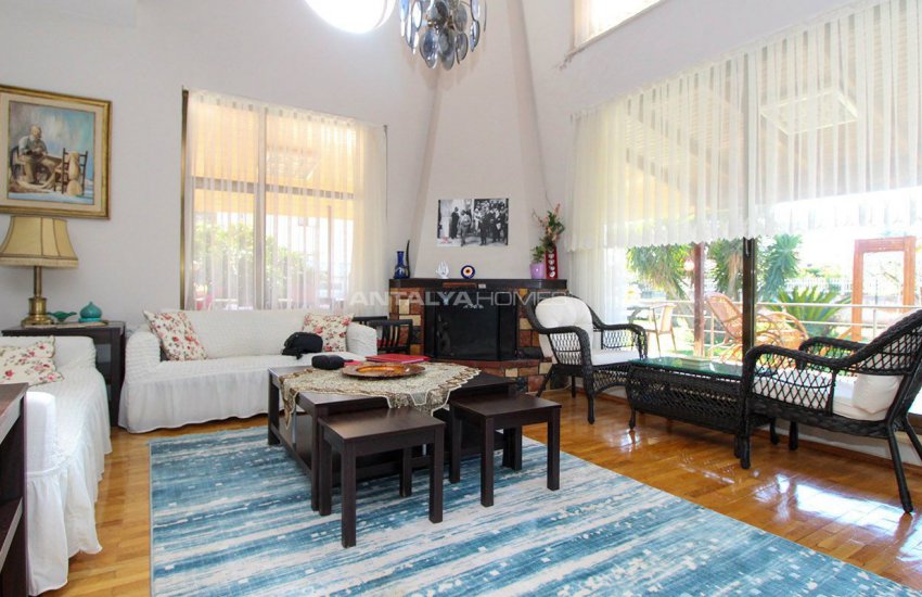 Antalya Kepez’de Doğayla İç İçe Satılık Yenilenmiş Villa 12