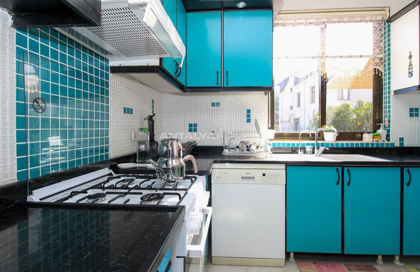 Antalya Kepez’de Doğayla İç İçe Satılık Yenilenmiş Villa 16