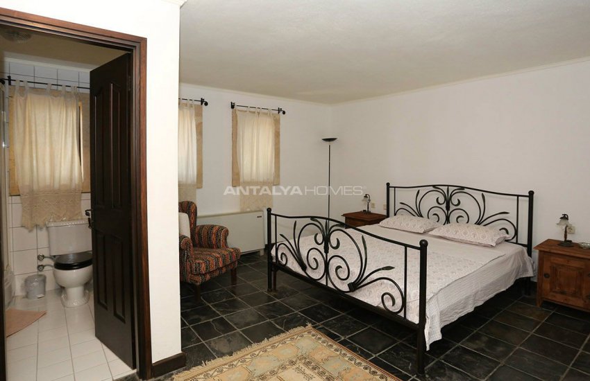 بيت الحجر الفريد مع مسبح في أنطاليا 31