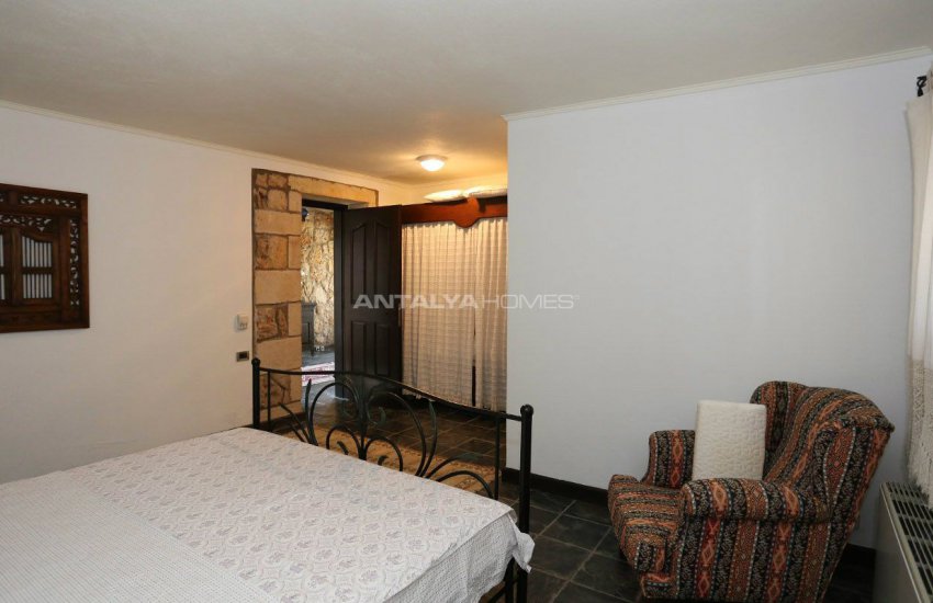 بيت الحجر الفريد مع مسبح في أنطاليا 32