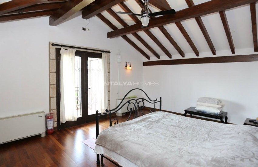 بيت الحجر الفريد مع مسبح في أنطاليا 36