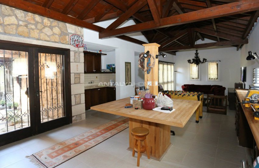 بيت الحجر الفريد مع مسبح في أنطاليا 24