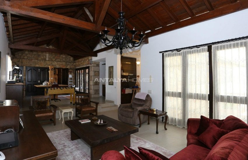 بيت الحجر الفريد مع مسبح في أنطاليا 26