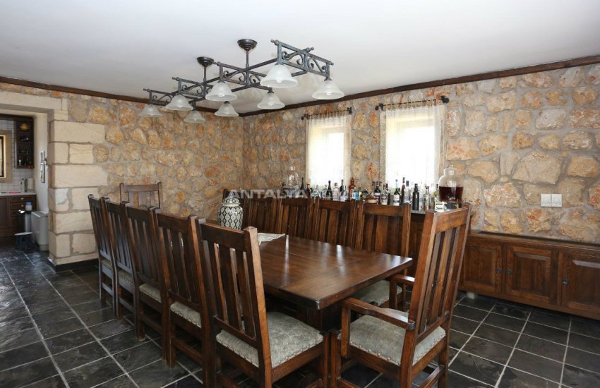 بيت الحجر الفريد مع مسبح في أنطاليا 27