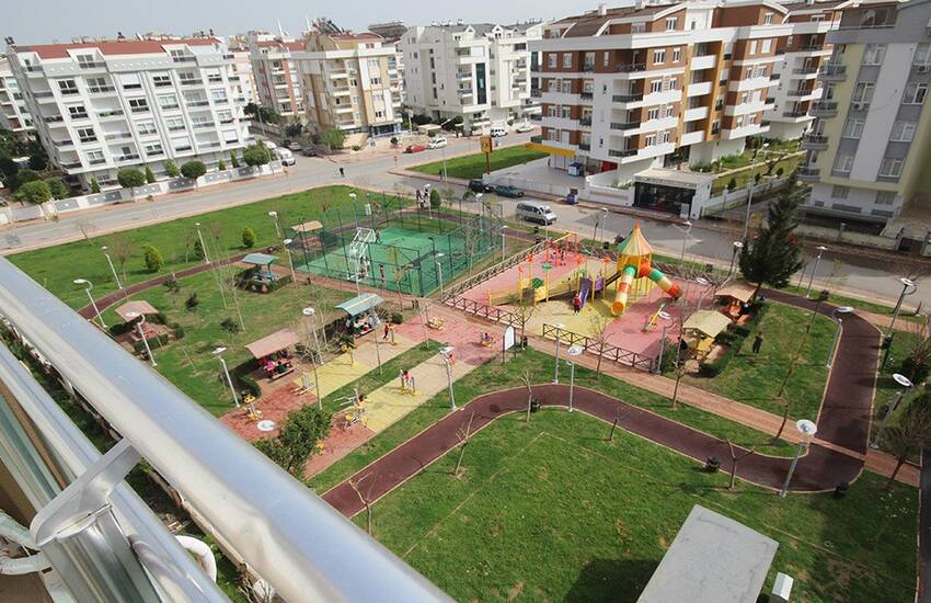 Rymlig 4-rums-duplexlägenhet I Konyaalti Antalya