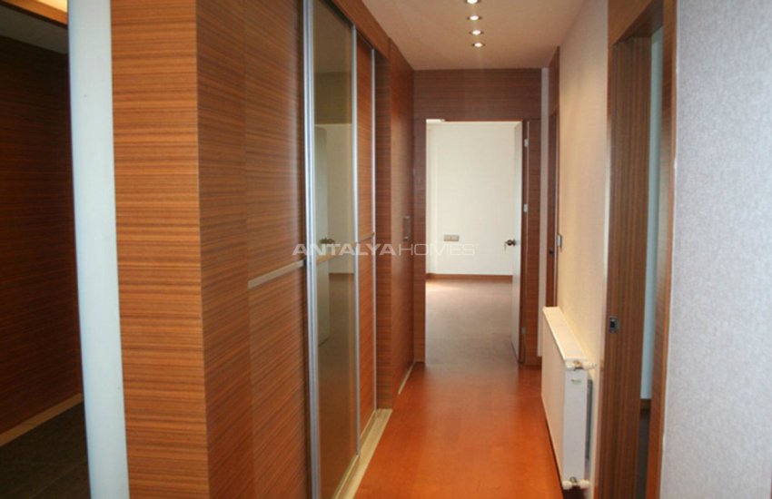 Property in the New Trend Residential Complex of Konyaalti 32