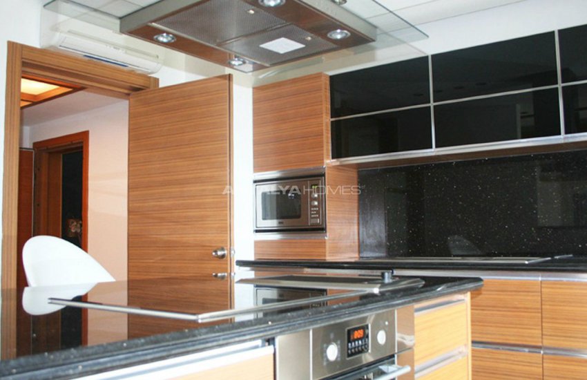 Property in the New Trend Residential Complex of Konyaalti 21