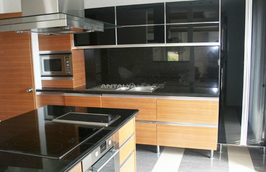 Property in the New Trend Residential Complex of Konyaalti 22