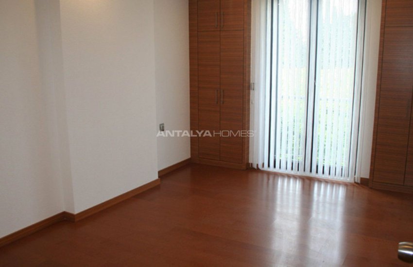 Property in the New Trend Residential Complex of Konyaalti 25