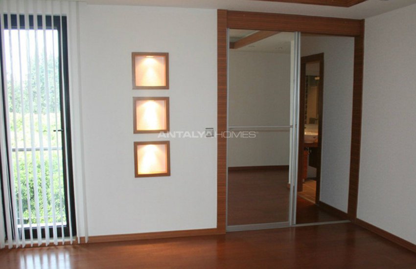 Property in the New Trend Residential Complex of Konyaalti 26