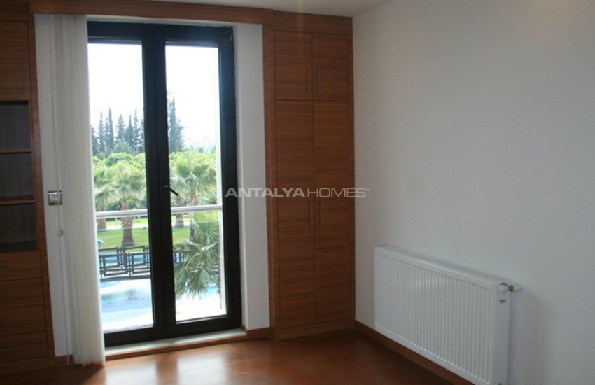 Property in the New Trend Residential Complex of Konyaalti 27