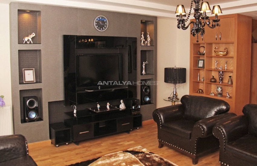 Lara'da Yüzme Havuzlu Site İçinde Lüks Daireler 12