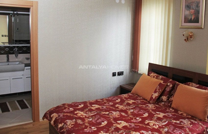 Lara'da Yüzme Havuzlu Site İçinde Lüks Daireler 22