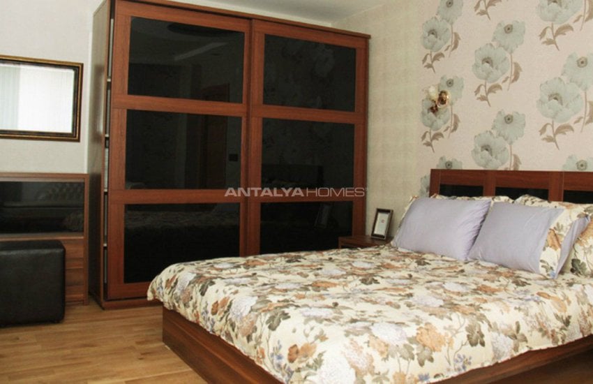 Lara'da Yüzme Havuzlu Site İçinde Lüks Daireler 25