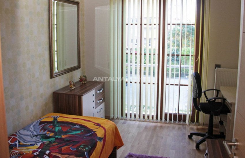 Lara'da Yüzme Havuzlu Site İçinde Lüks Daireler 28