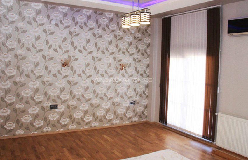 Lara'da Yüzme Havuzlu Site İçinde Lüks Daireler 30