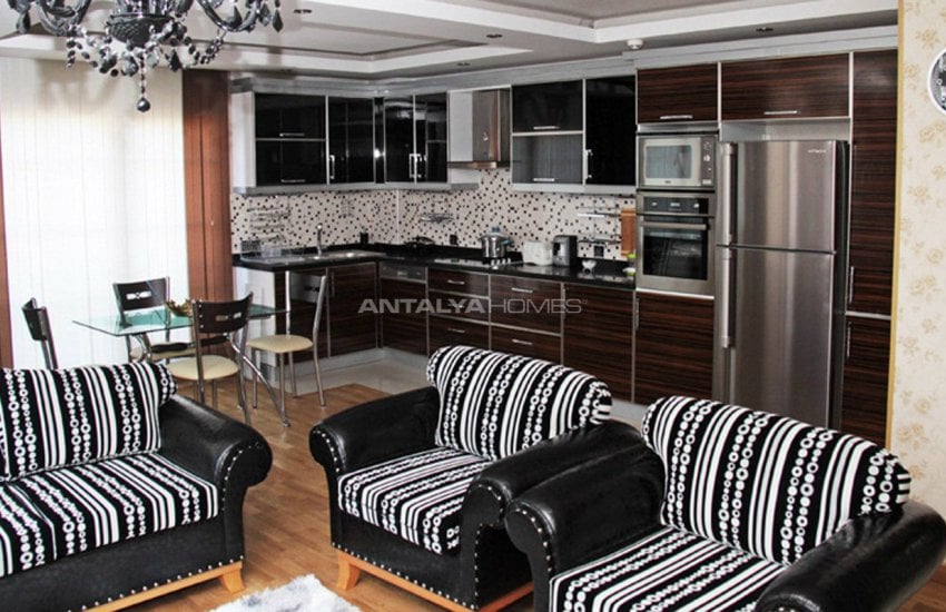 Lara'da Yüzme Havuzlu Site İçinde Lüks Daireler 13