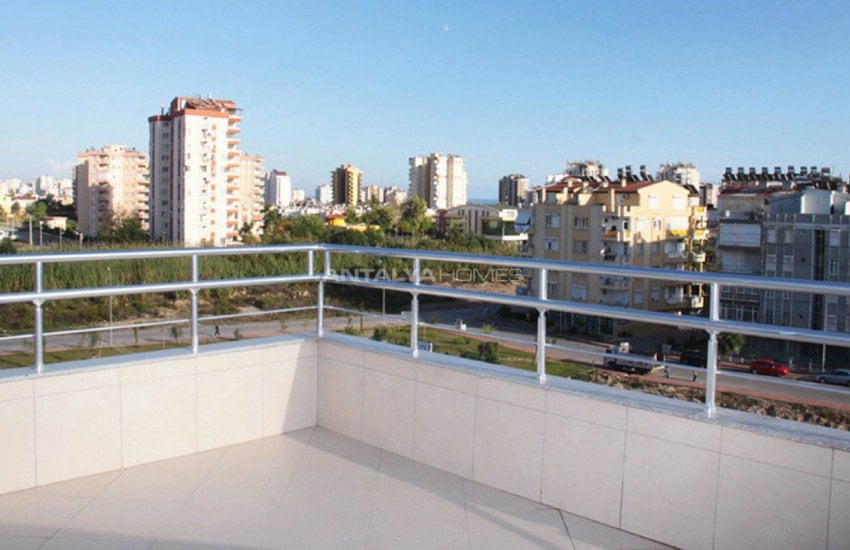 Lara'da Yüzme Havuzlu Site İçinde Lüks Daireler 31